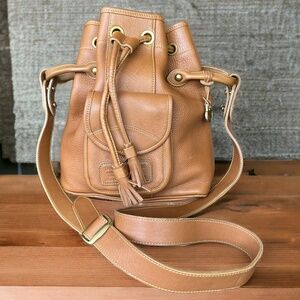Vtg DOONEY and BOURKE tan leather bucket should bag